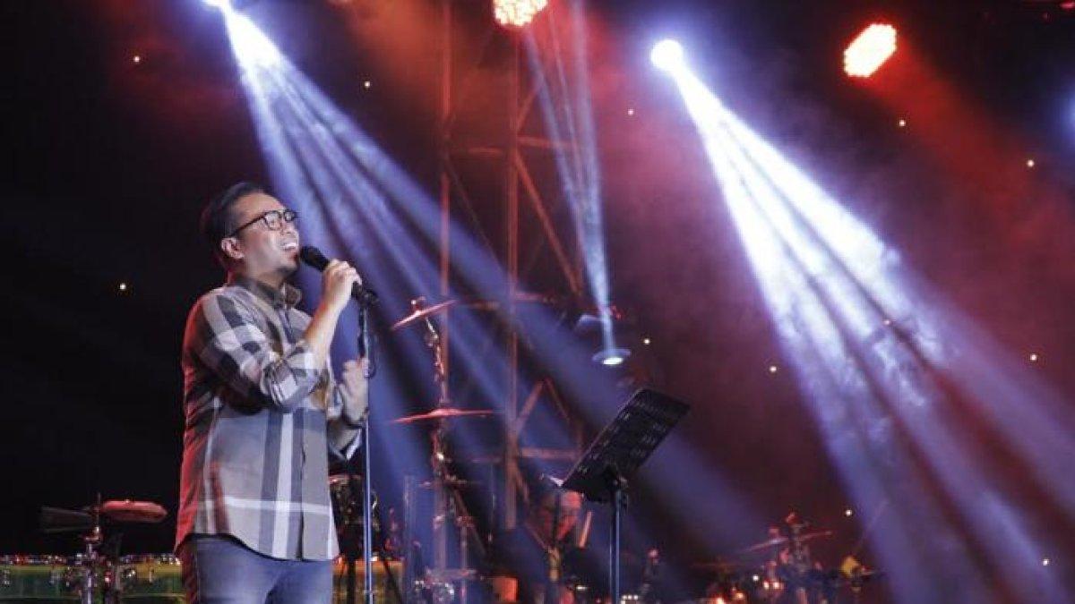 Pengakuan Sammy Simorangkir yang mengungkap alasannya kabur dari ajang pencarian bakat Indonesian Idol 2004 dan di-blacklist oleh stasiun tv.