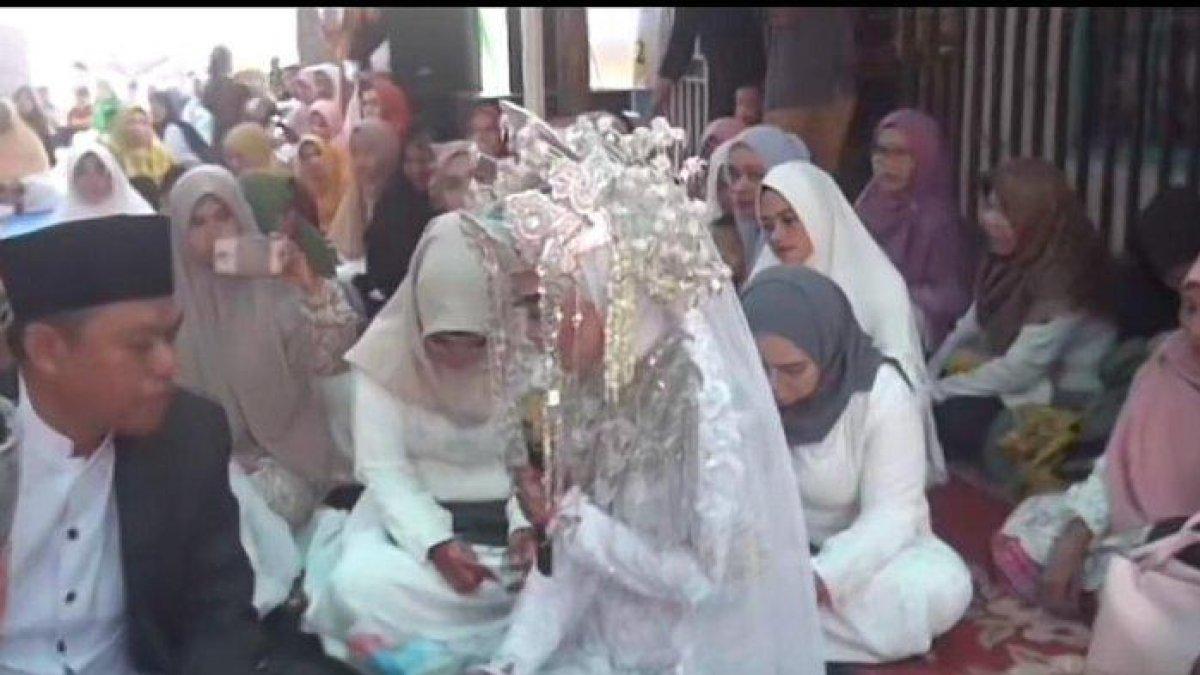 Pengantin Wanita nangis Karena Ayah Kandung Tak Diijinkan Datang Istri Baru