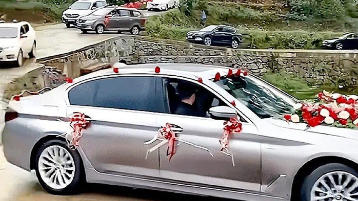 Pengantin wanita dan keluarga menuju kampung halaman mempelai pria