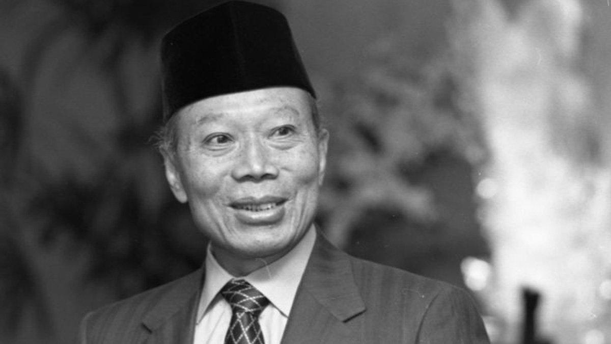 Pengusaha H. Probosutedjo, saat peluncuran bukunya