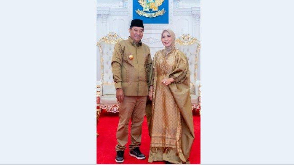 Penjabat Gubernur Sulsel Bahtiar Baharuddin dan Penjabat Ketua TP PKK Sulsel Sofh
