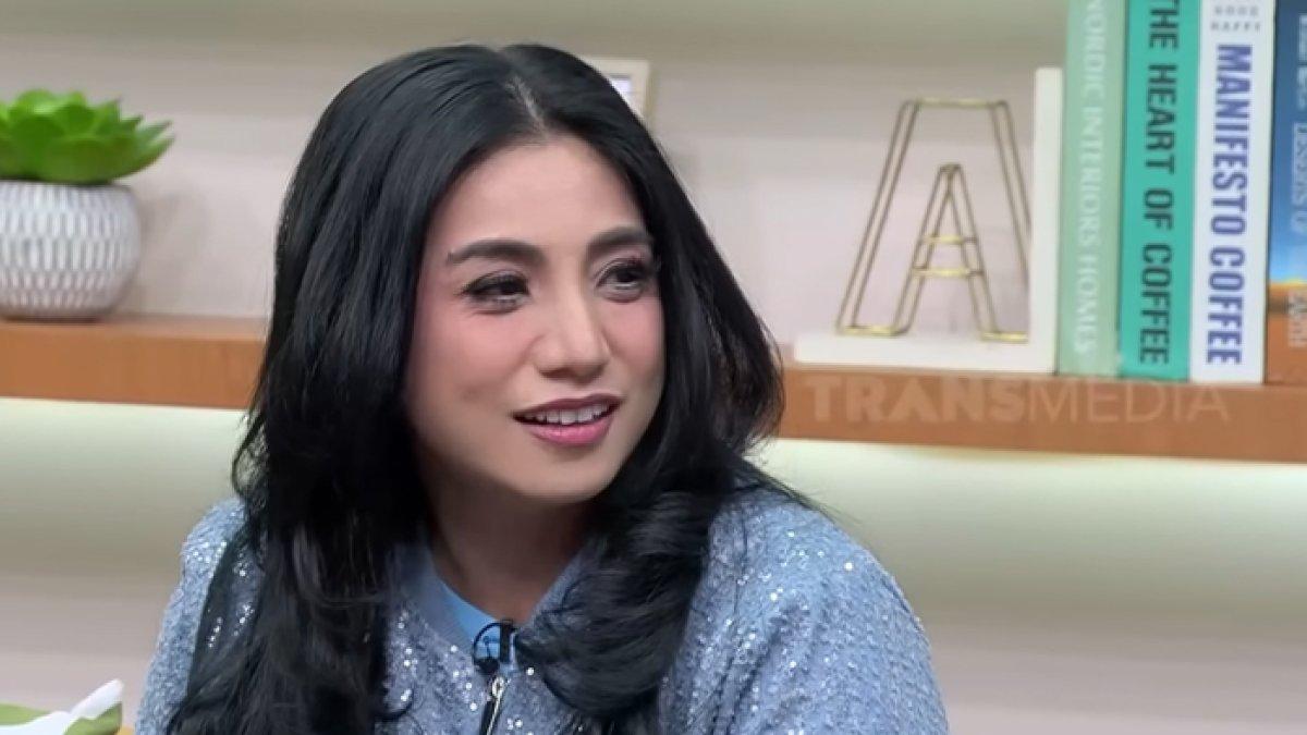 Penyanyi Siti Rahmawati atau yang lebih dikenal sebagai Siti KDI.