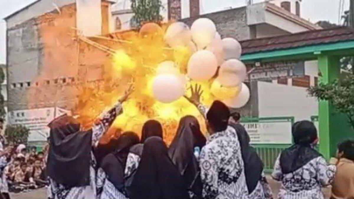 Perayaan Hari Guru berubah petaka, balon gas meledak tepat di depan wajah guru-guru