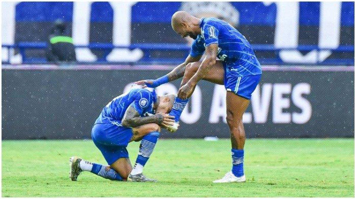 Perayaan dua striker Persib Bandung, David da Silva dan Ciro Alves setelah mencetak gol selama pertandingan Liga 1.