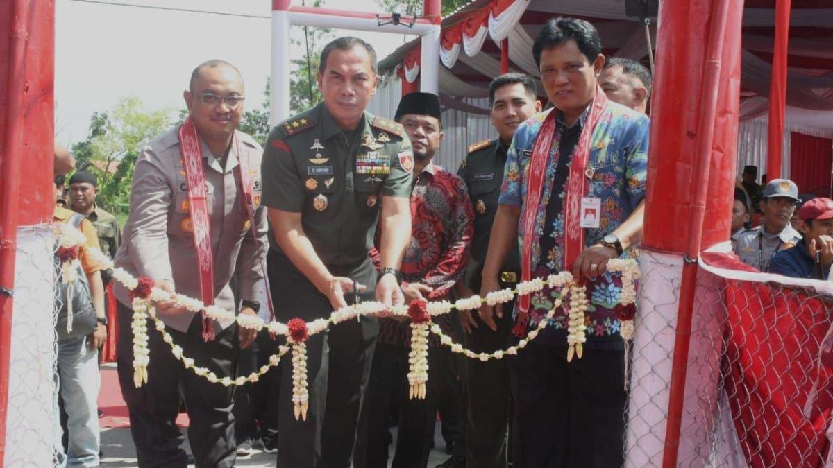 INFO KLATEN - Peresmian Jembatan merah putih, kini telah diresmikan oleh Pangdam IV Diponegoro Mayjen TNI Dedy Suryadi di Dukuh Modran, Desa Talang, Kecamatan Bayat, Klaten, Selasa (11/2/2025).