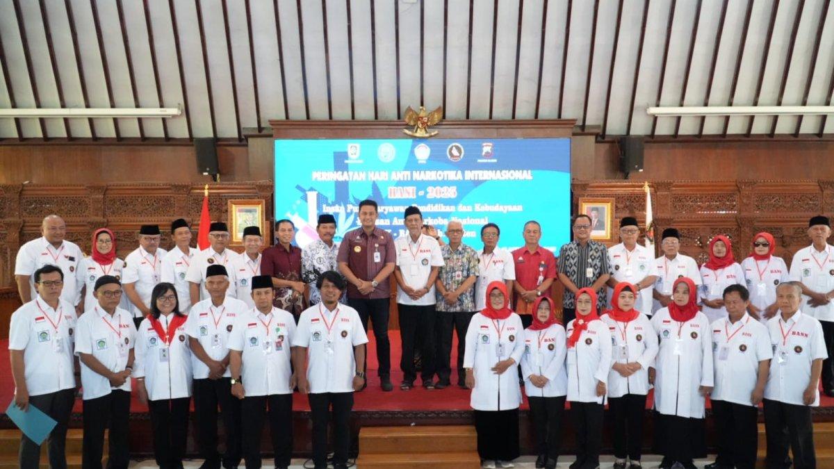 HARI ANTI NARKOTIKA - Peringatan Hari Anti Narkotika Internasional
(HANI) 2025 Insan Purnakaryawan Pendidikan dan Kebudayaan Barisan Anti Narkoba Nasional IPPK- BANN Klaten, Kamis (10/7/202), di Pendopo Pemkab Klaten.