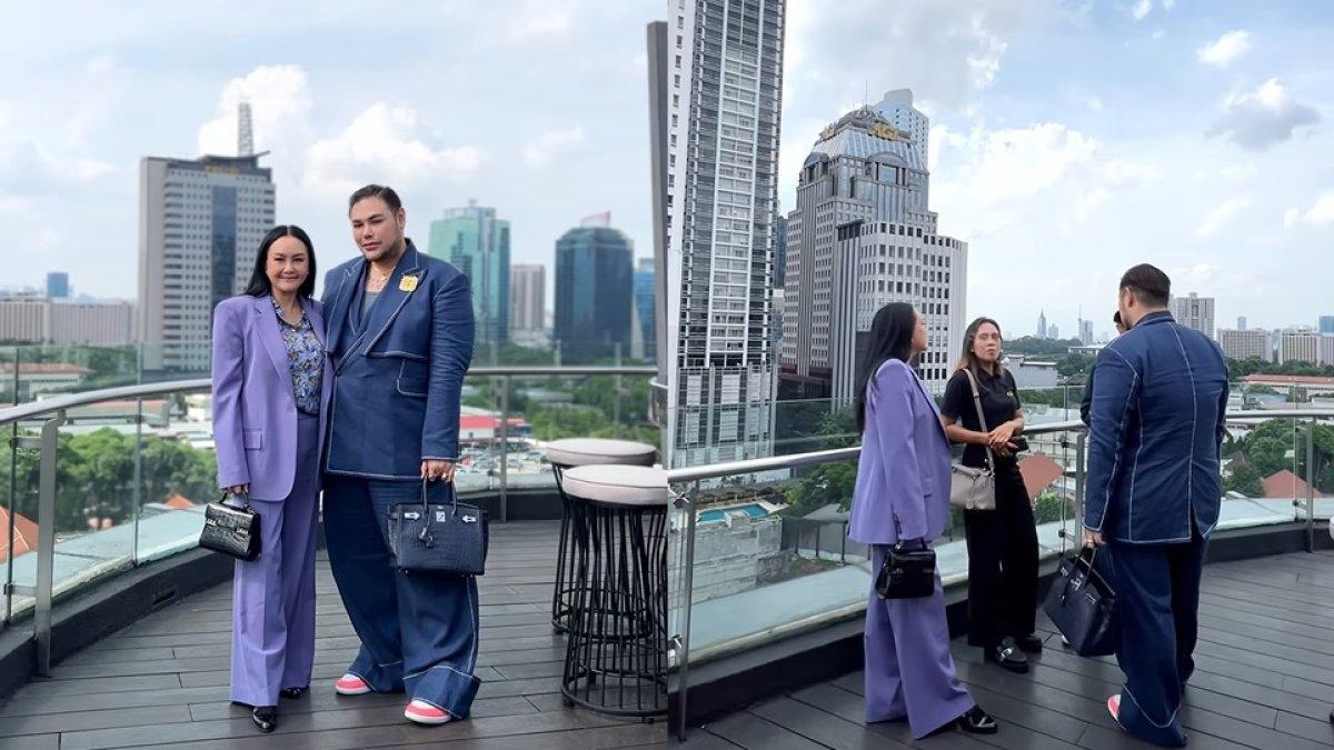 Pertemuan Atiek Nur Wahyuni dengan Ivan Gunawan