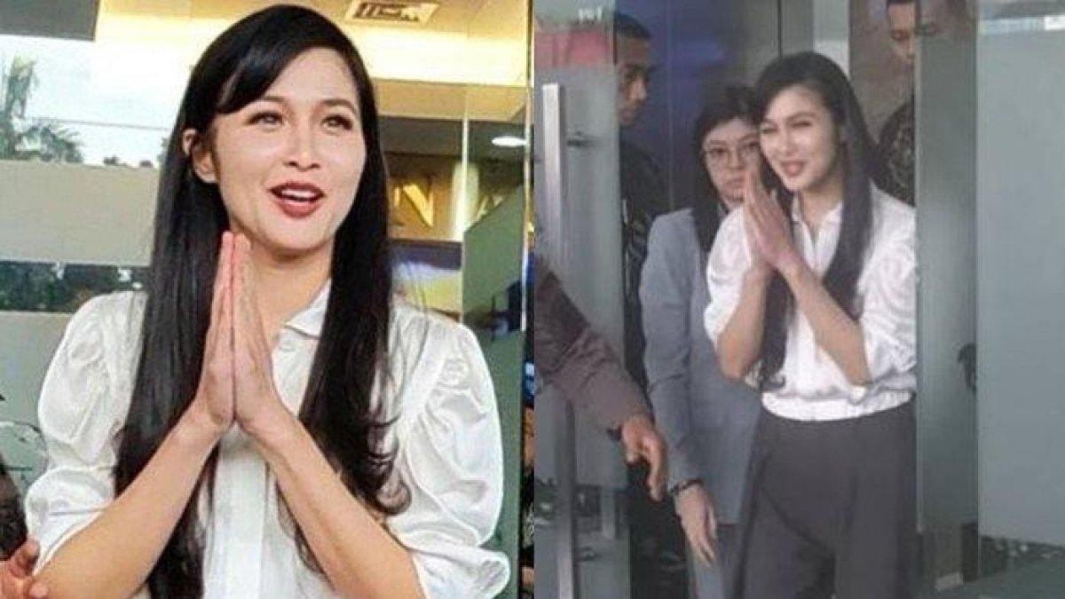 Pesan Sandra Dewi usai diperiksa di Kejaksaan Agung (Kejagung) sebagai saksi dalam kasus dugaan korupsi Harvey Moeis, Kamis (4/4/2024). Pakar ekspresi analisa gestur Sandra Dewi