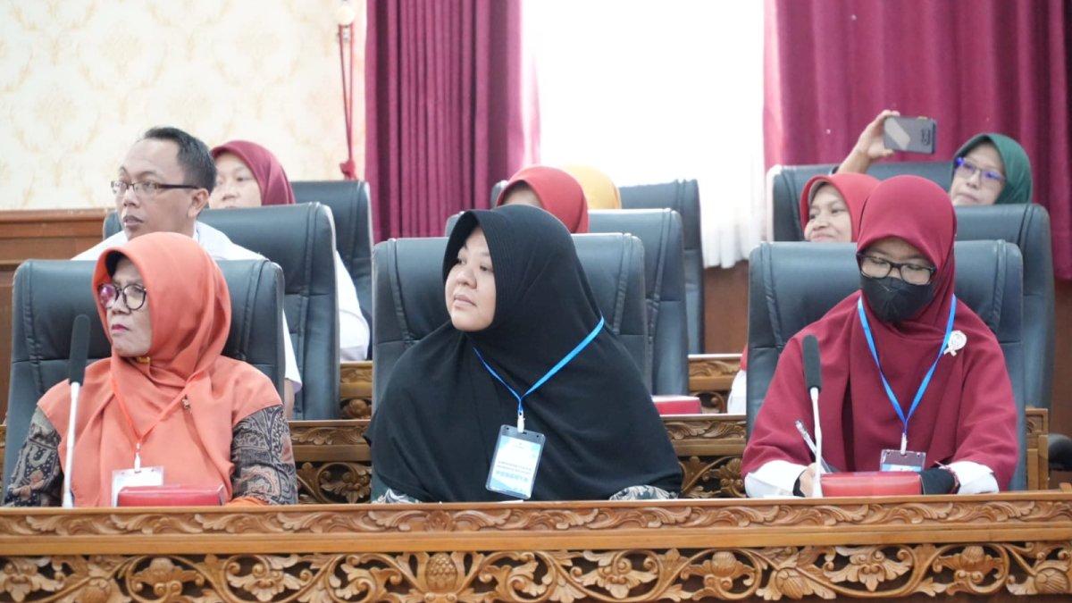 BIMTEK MEMBACA NYARING - Peserta Bimtek Membaca Nyaring yang digelar Dispersip Klaten, pada Senin (23/6/2025) di Ruang Banggar DPRD Klaten.