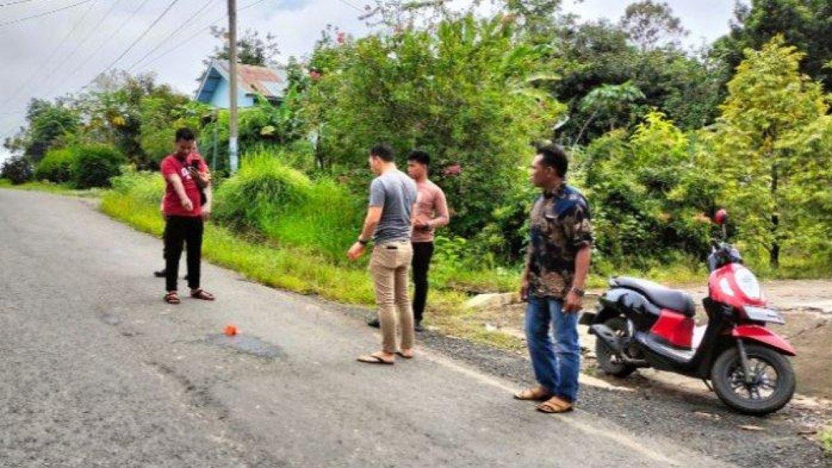 Petugas Satreskrim Polres Musi Rawas, saat melakukan olah TKP kejadian penembakan