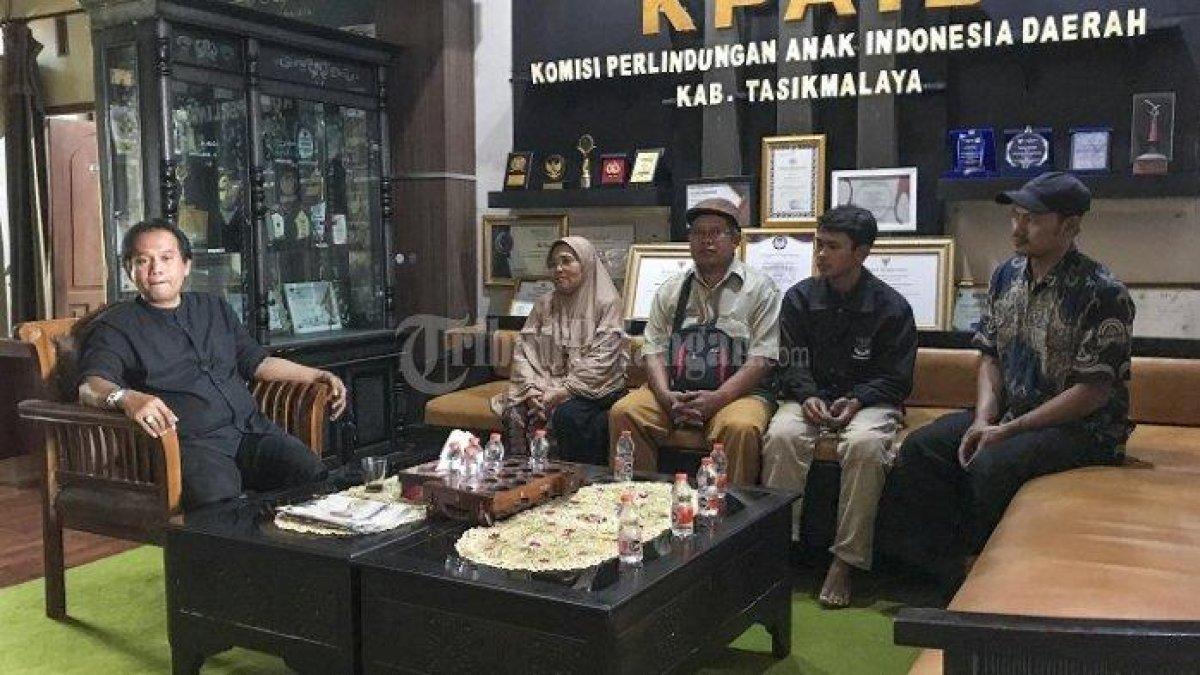 Pihak keluarga anak perempuan berusia 12 tahun asal Kampung Cimuncang, Desa Geresik