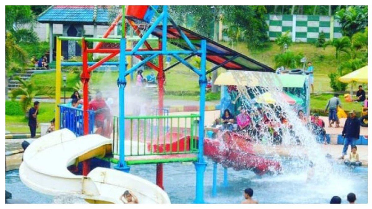 PIKATAN WATERPARK TEMANGGUNG - Pikatan Waterpark merupakan salah satu obyek wisata yang sangat populer di Temanggung,