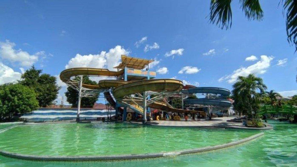 Planet Waterboom, objek wisata air yang terletak di Gorontalo, tepatnya di Jalan Jenderal Sudirman, Kelurahan Limba U Dua, Kecamatan Kota Selatan