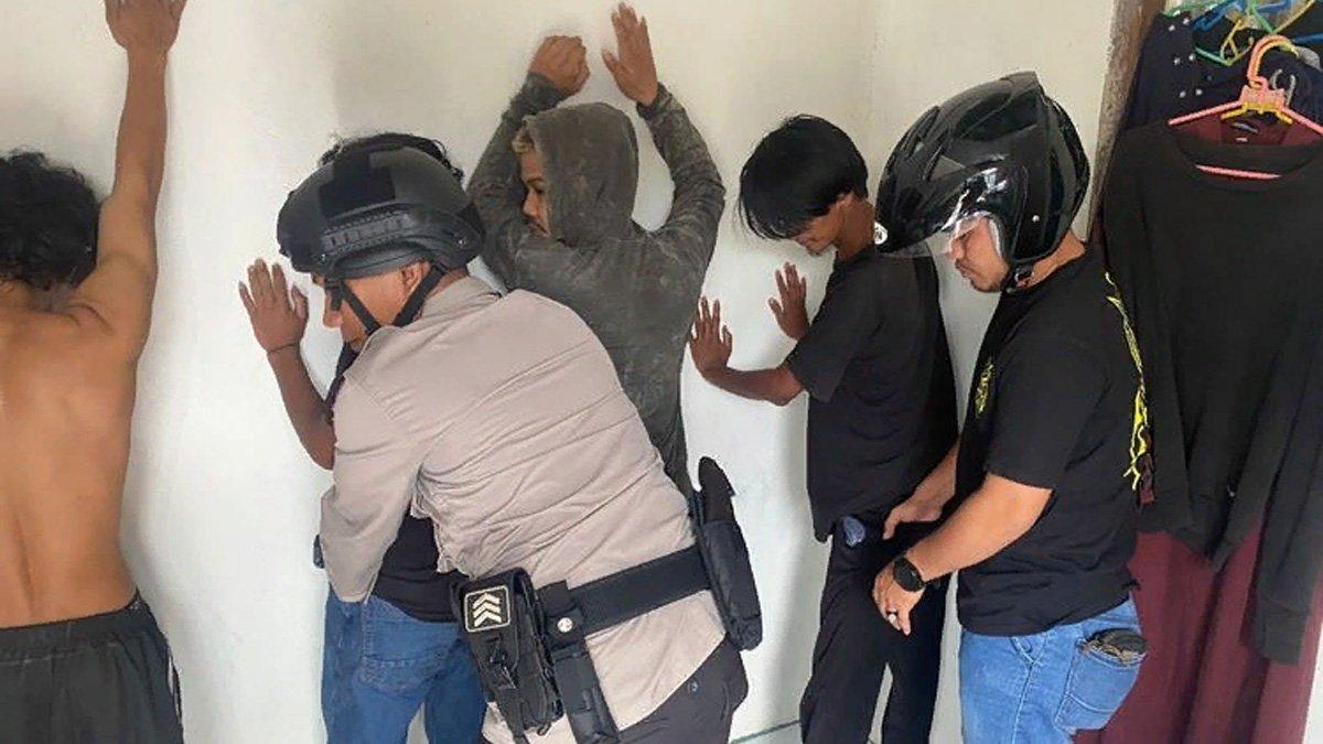 Polisi melakukan penangkapan dua saudara pencuri belasan karung arang di Nunukan