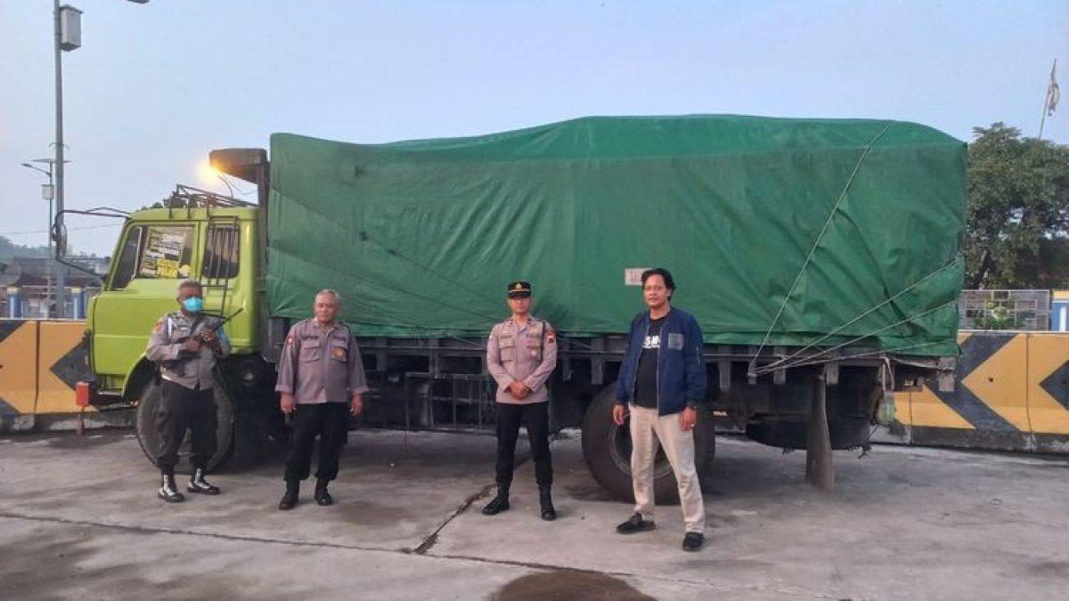 Polisi mengamankan truk pengangkut kedelai yang dicuri kakek bersenjata air soft gun
