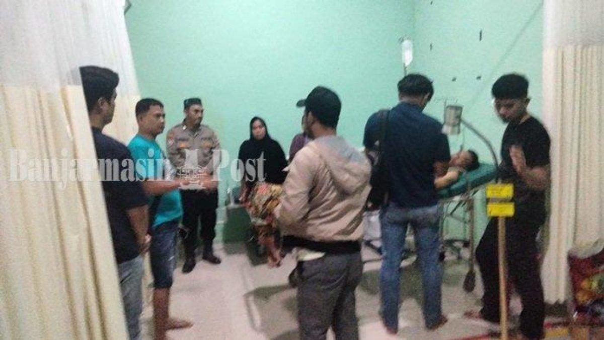 Polisi mengecek kondisi berinisial Ahmad Jaini (27) warga Tabalong yang ngaku dirampok