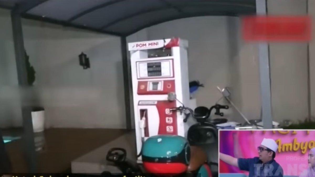 Pom bensin mini di rumah Ustaz Solmed