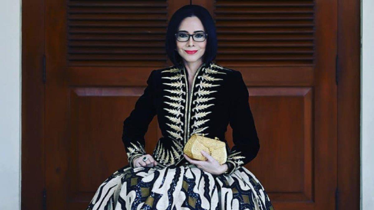 Poppy Dharsono, mantan model sekaligus desainer istri Moerdani