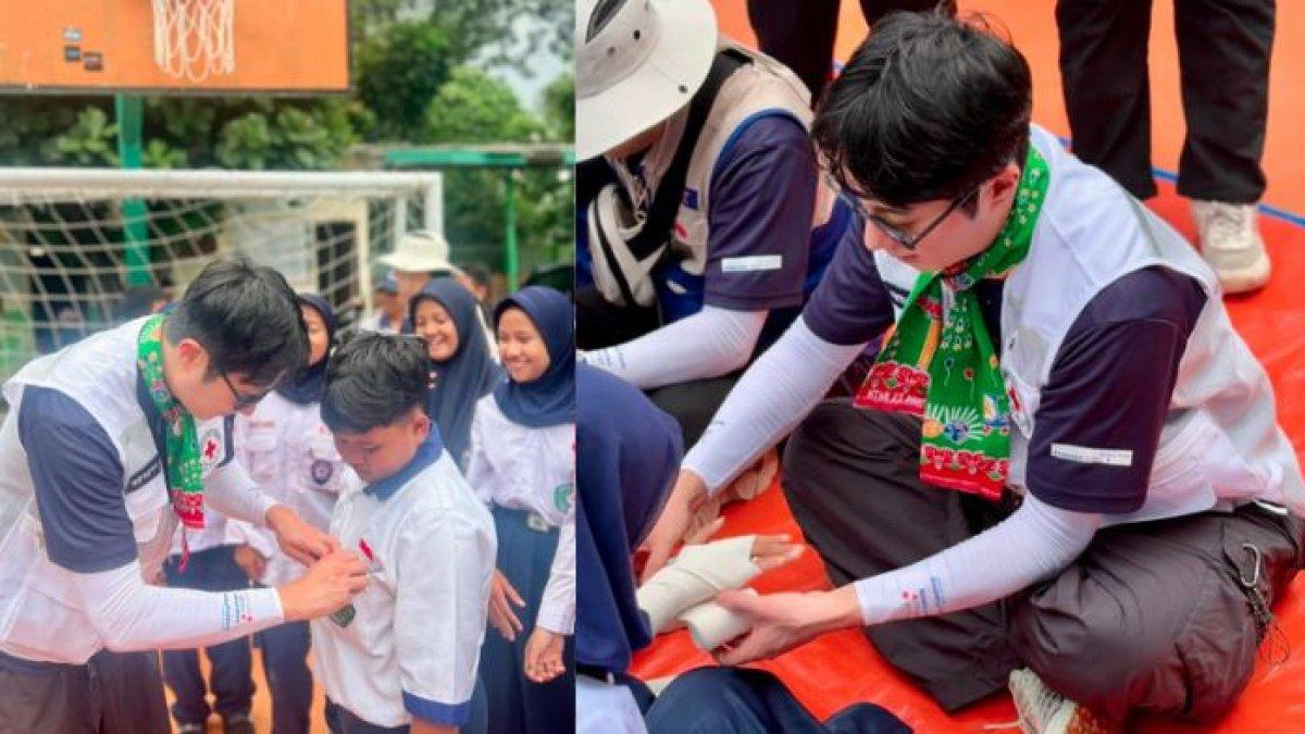 Potret Aktor Korea Jung Il Woo Main ke Sekolah MTS di Indonesia