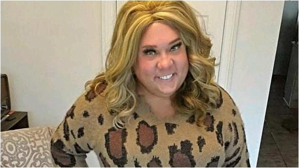 Potret Bubba Copeland saat berpakaian wanita viral.