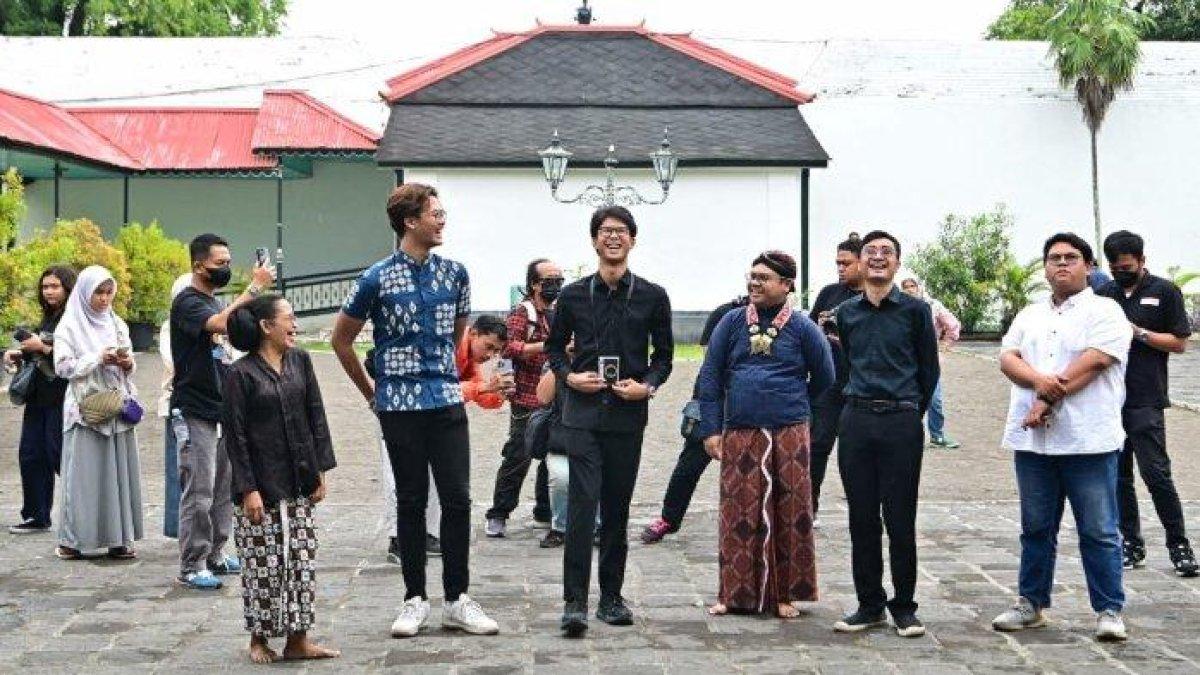 Potret Drasthya Wironegoro cucu Sultan Hamengkubuwono bersama Alam Ganjar