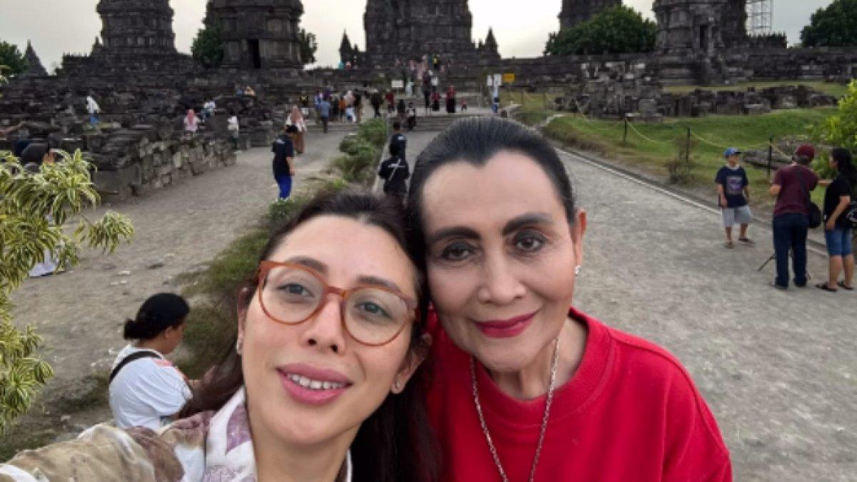 Potret Eno Sigit cucu Soeharto liburan ke Candi Prambanan