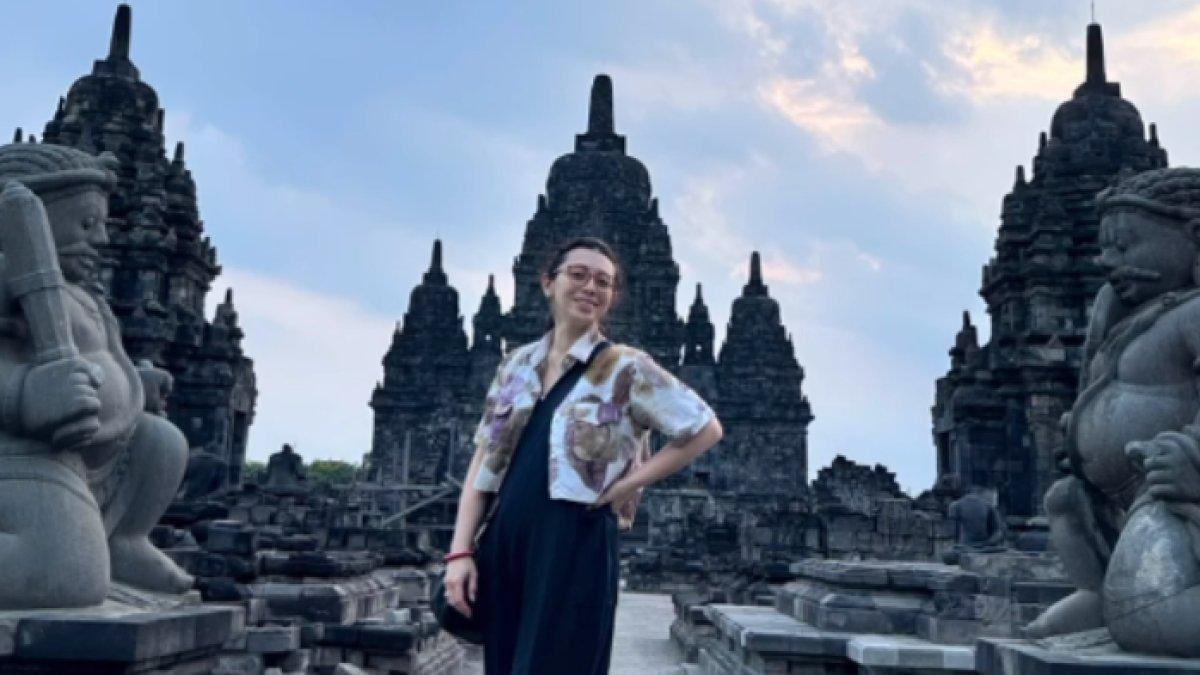Potret Eno Sigit cucu Soeharto liburan ke Candi Prambanan