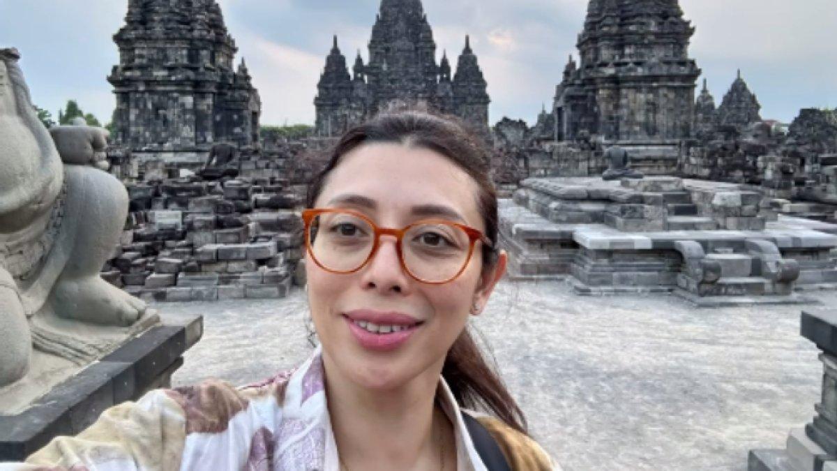 Potret Eno Sigit cucu Soeharto liburan ke Candi Prambanan