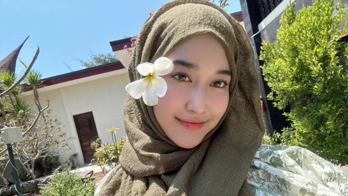 Potret Farah Kamila Asy Syifa istri Gus Zizan