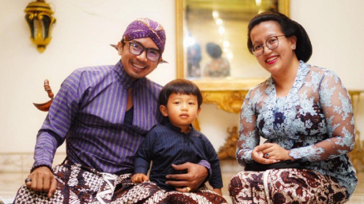 Potret GKR Hayu anak keempat Sultan Hamengkubuwono X bersama suami dan anaknya