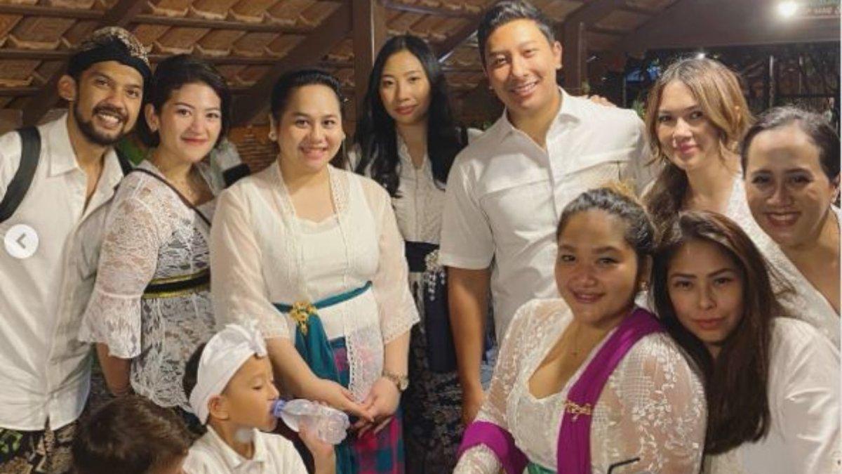 Potret Keluarga Cendana hadiri pembukaan Kopi Klotok di Bali milik Titiek Soeharto