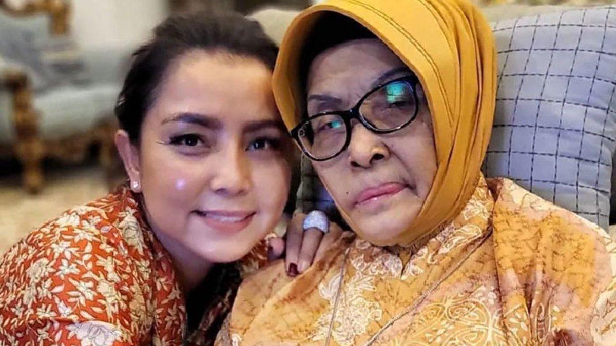 Potret Larasatun ibunda Mayangsari, meninggal tahun 2022 lalu