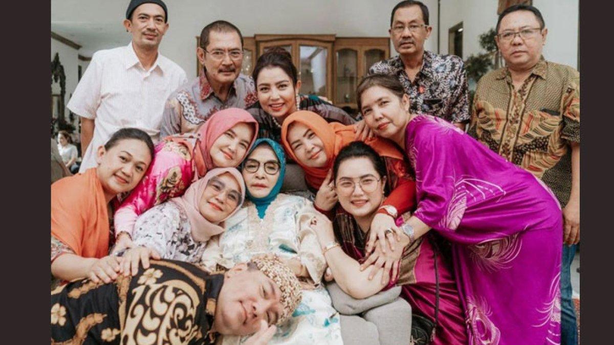 Potret Larasatun ibunda Mayangsari, meninggal tahun 2022 lalu
