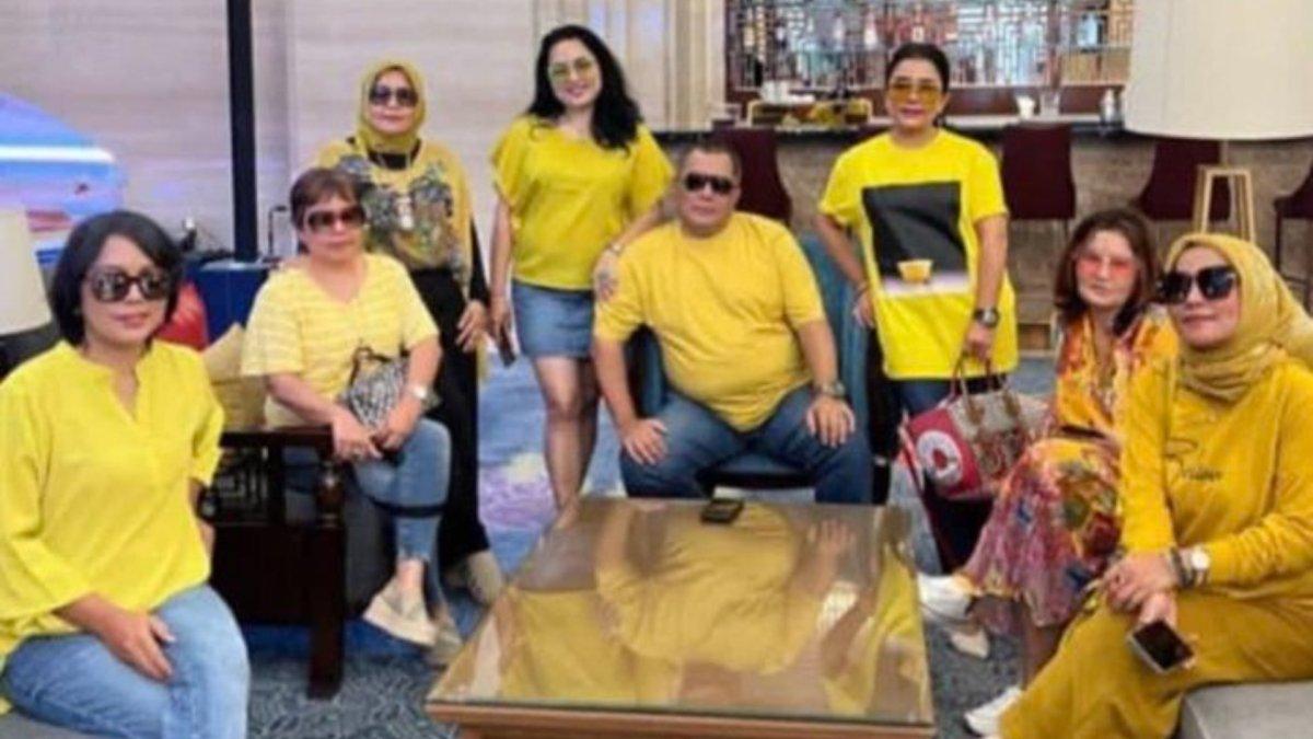 Potret Mayangsari bersama para saudara kandungnya.
