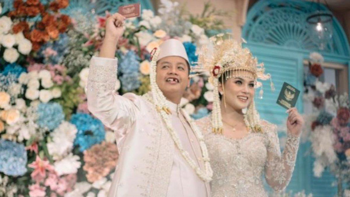 Potret Pernikahan Dustin Tiffani dan Ditha Rizky, Gelar Resepsi Sampai Empat Kali