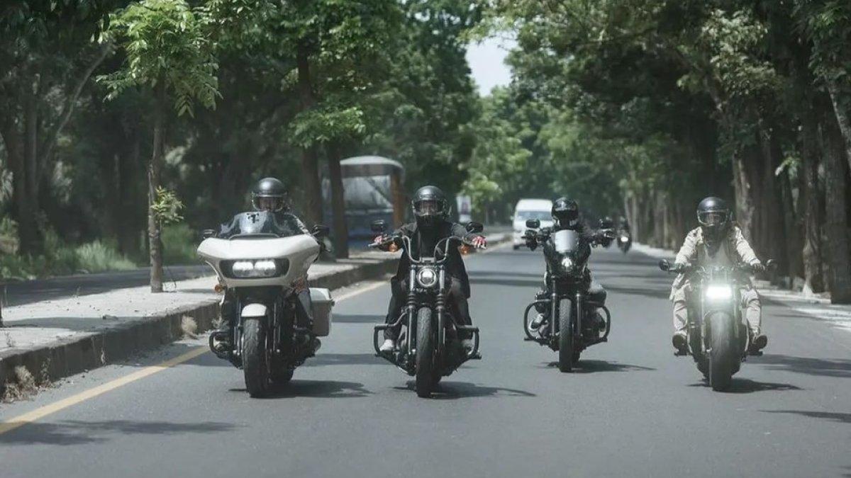 Potret Raffi Ahmad, Gading Marten, Ariel NOAH dan Desta motoran bareng.