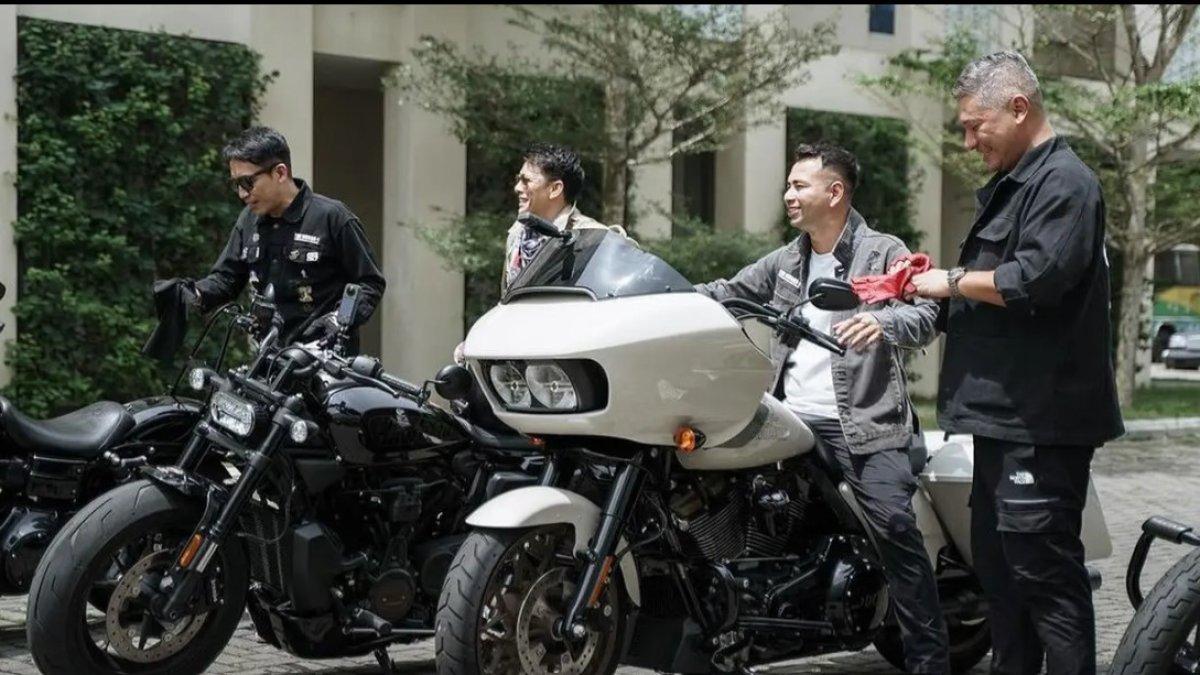 Potret Raffi Ahmad, Gading Marten, Ariel NOAH dan Desta motoran bareng.