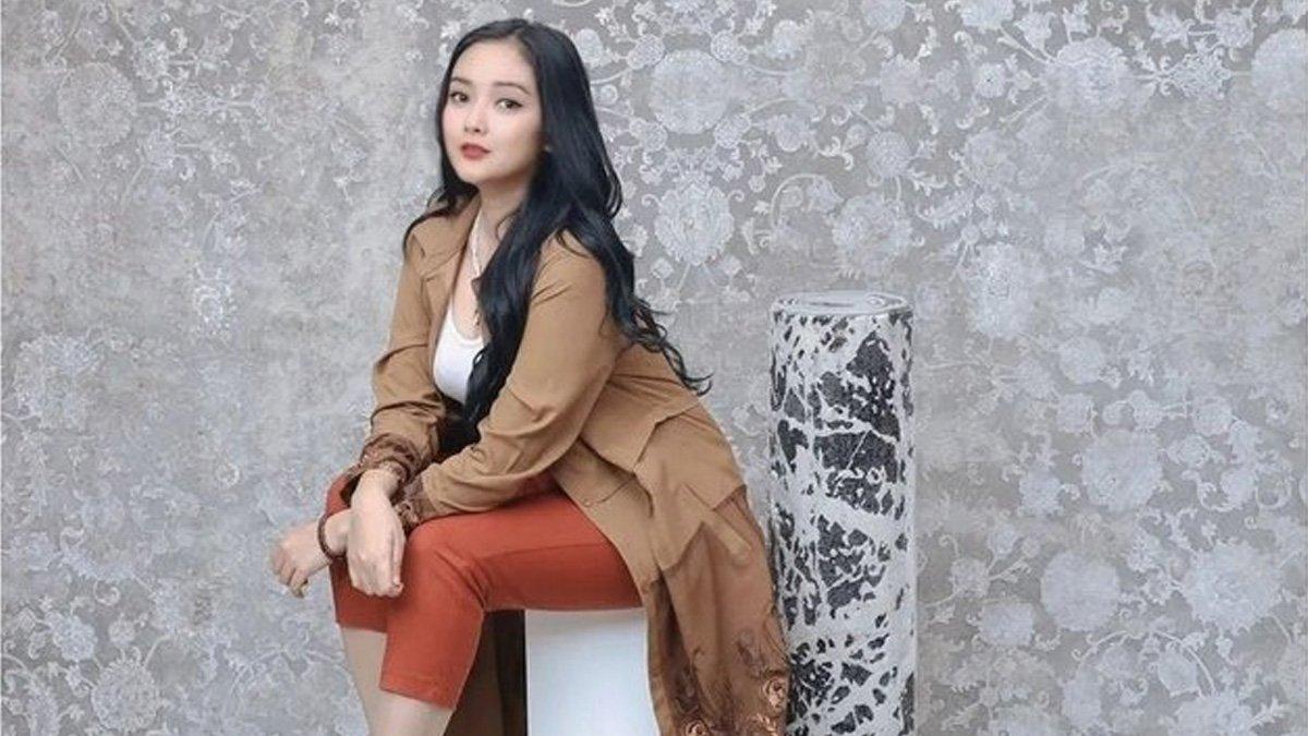 Potret Suci Winata istri keempat Ari Sigit.