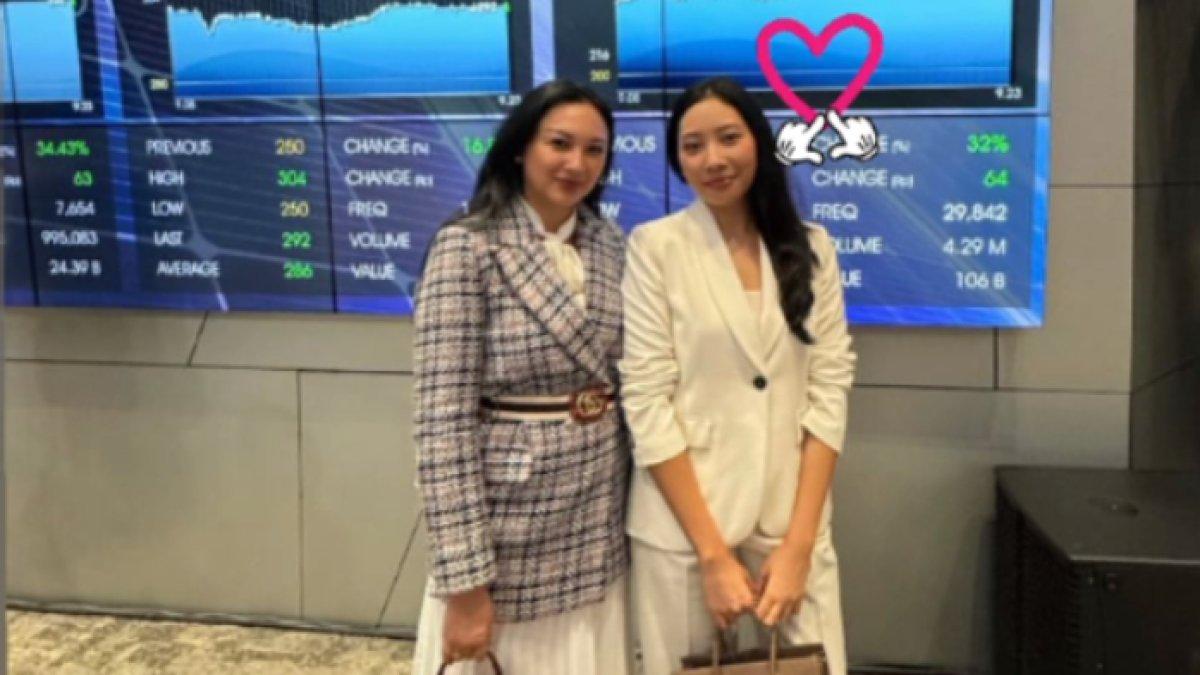 Potret Tata Cahyani dan Gayanti Hutami di acara IPO perusahaan Darma Mangkuluhur