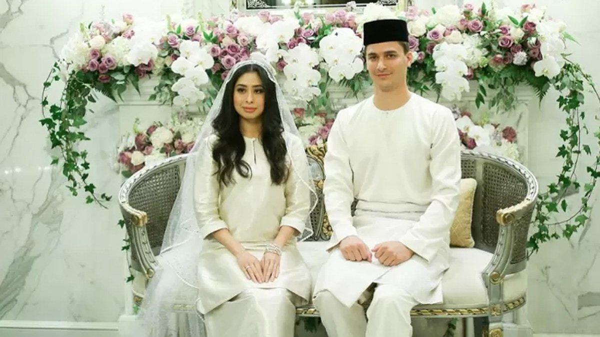 Potret Tunku Tun Aminah dan Suami.