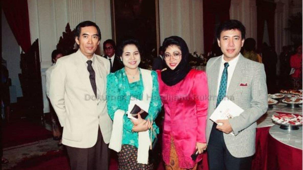 Potret Tutut Soeharto bersama anak-anak Soekarno.