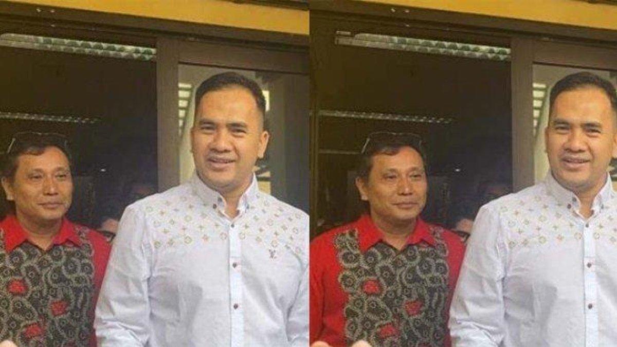 Potret bahagia Saipul Jamil bebas dari penjara memberikan salam.