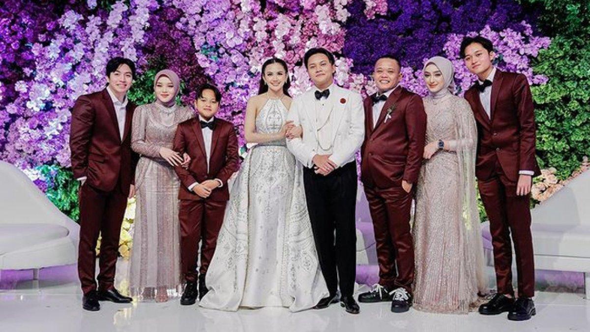 Sule dan anak-anaknya