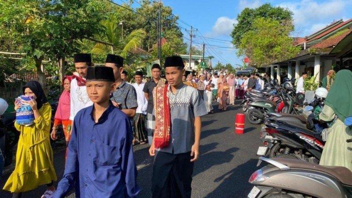 Potret jemaah Aolia yang akan melaksanakan salat Idul Fitri, Jumat (5/4/2024)