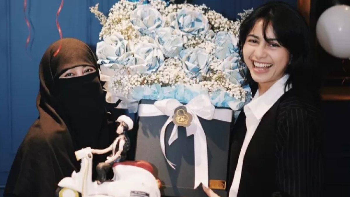 Potret kado tas branded Umi Pipik untuk Sintya Marisca dibanjiri kritikan warganet, ibu Abidzar dituding pro Israel.