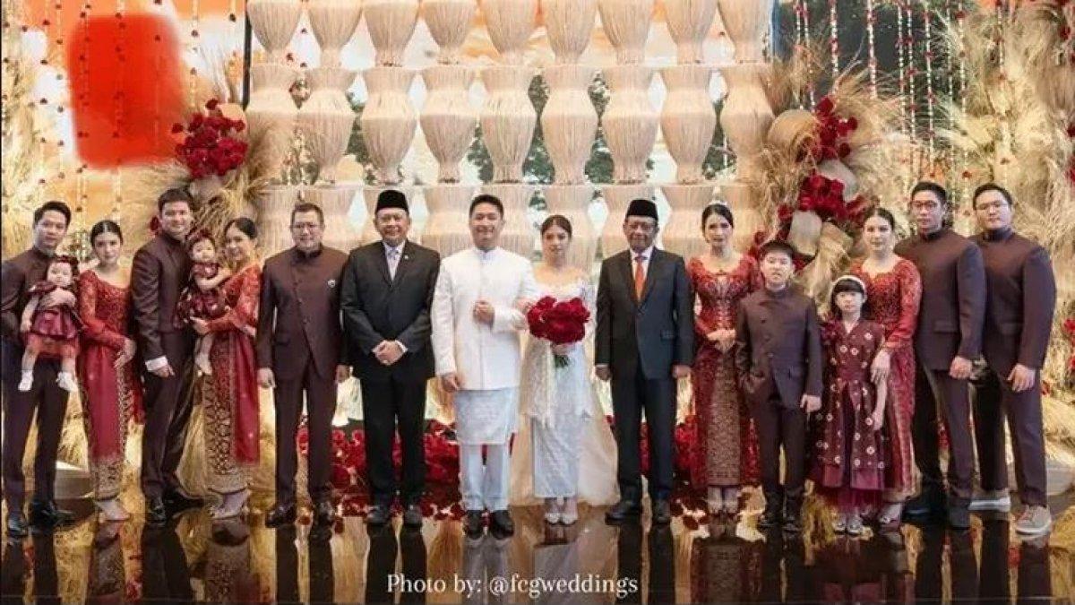 Potret keluarga Hary Tanoe di pernikahan Clarissa Tanoe.