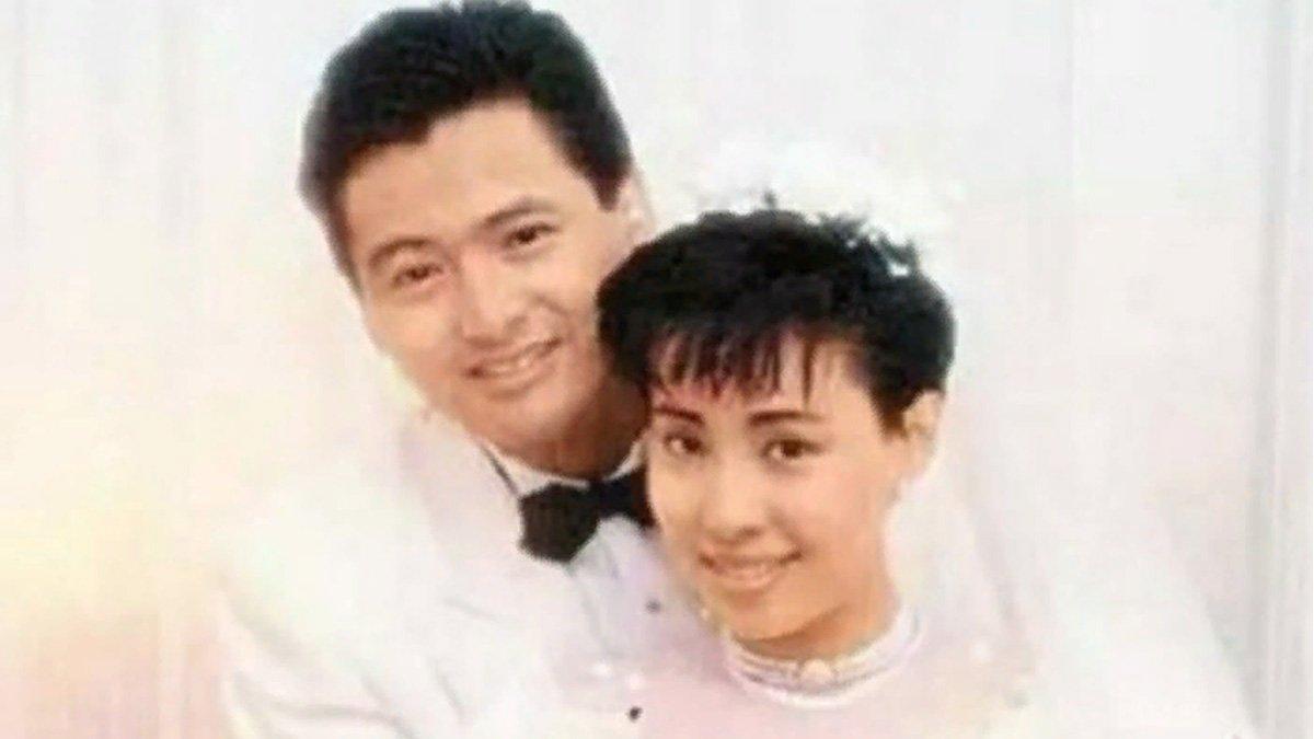 Potret lawas aktor Chow Yun Fat dan Jasmine Tan disorot.