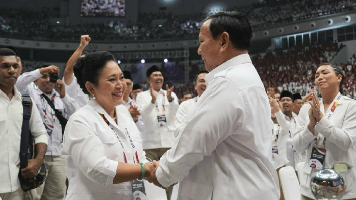 Potret mesra Titiek Soeharto dampingi Prabowo Subianto hingga jadi Presiden meski sudah cerai
