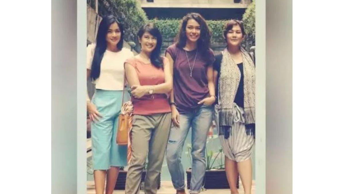 Potret para pemain film AADC