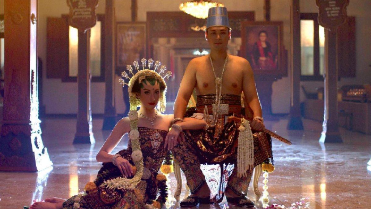 Potret pernikahan Panji Adhikumoro anak sulung Bambang Trihatmodjo dengan Varsha Strauss.